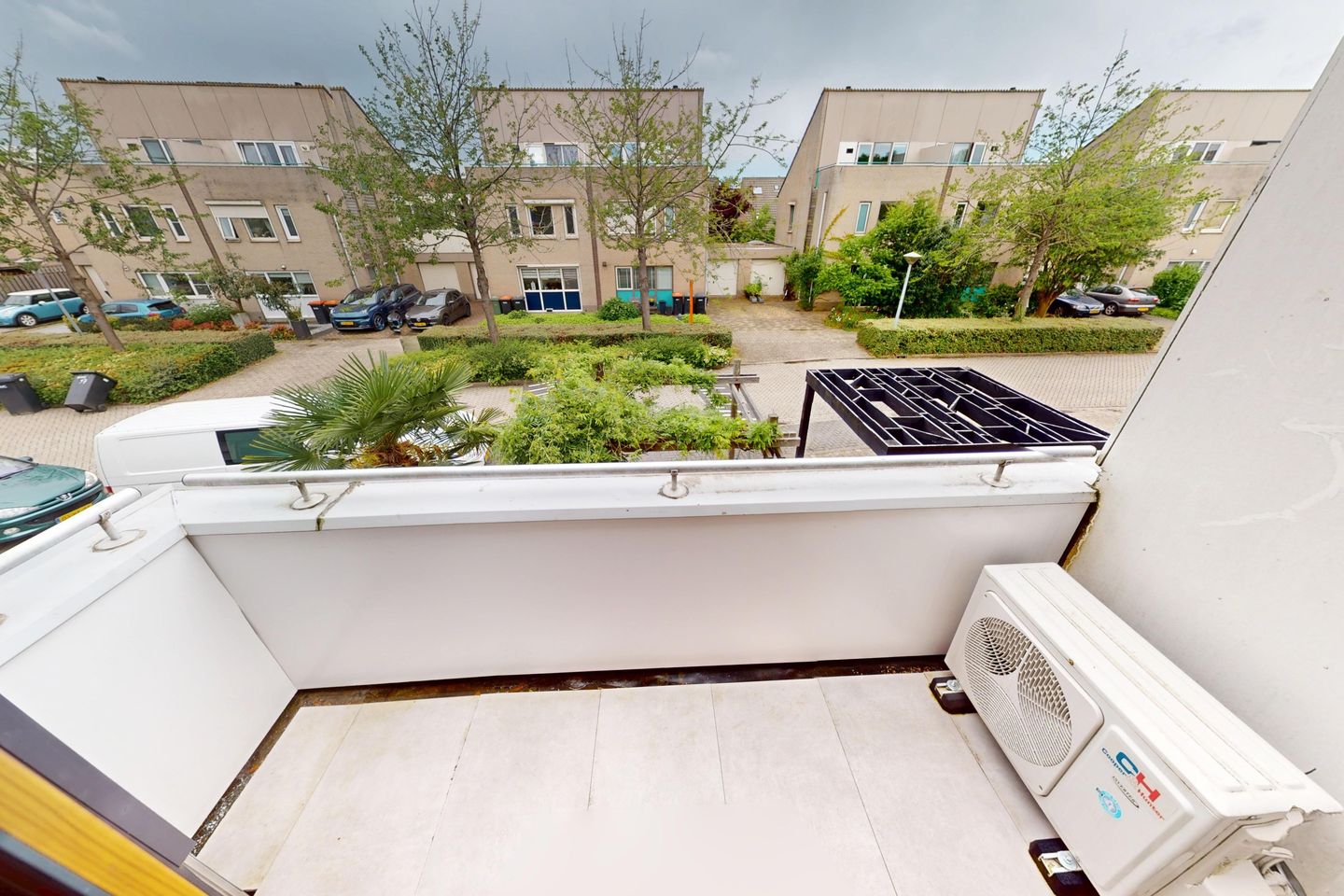 Move-In Ready Terraced Home in Popular Kersenboogerd Neighborhood — 34