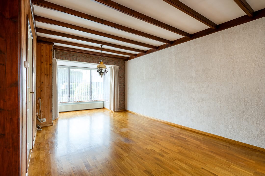Well-Maintained Terraced House with Spacious Garage and Deep Garden Near the Forest — 7
