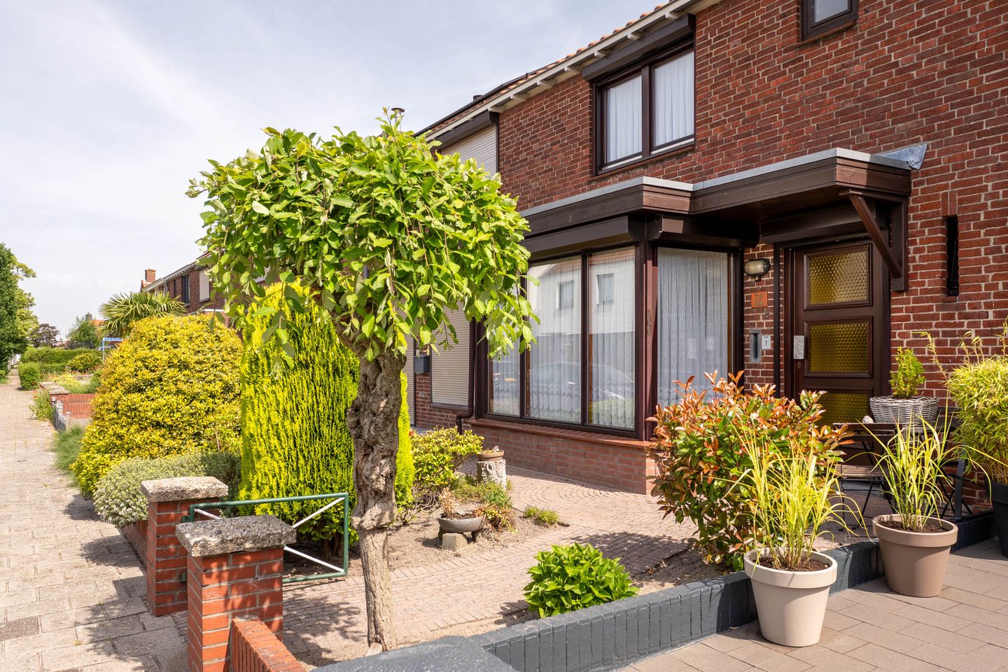 Well-Maintained Terraced House with Spacious Garage and Deep Garden Near the Forest — 34