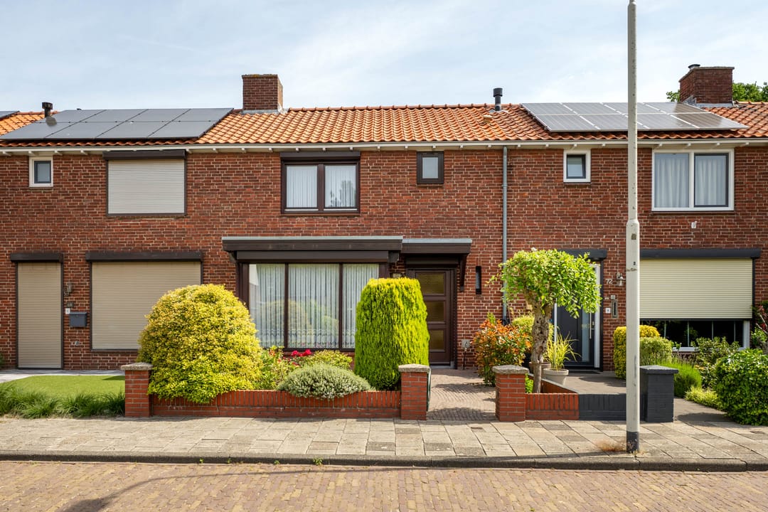 Maison Mitoyenne Bien Entretenue avec Grand Garage et Jardin Profond près de la Forêt