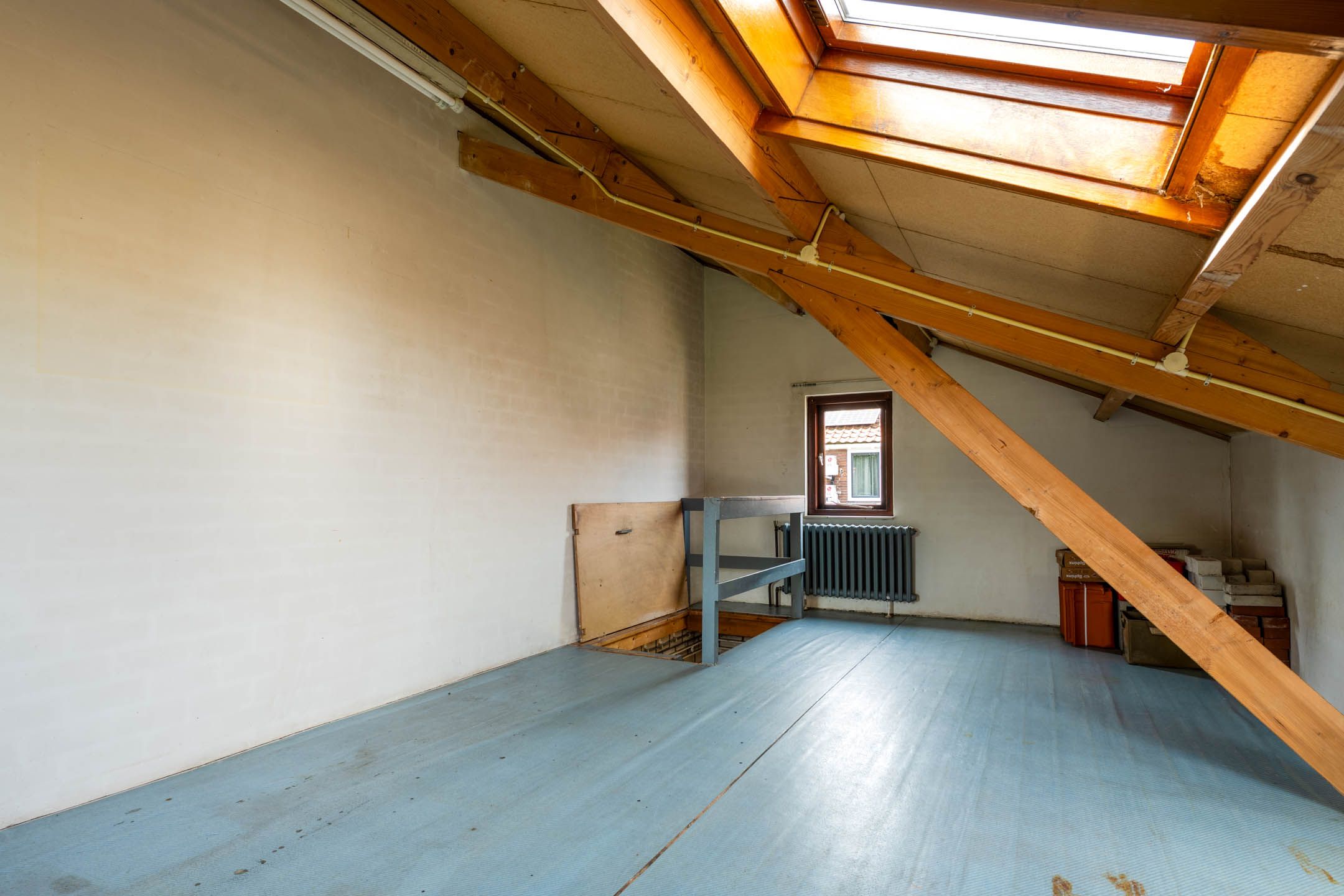 Well-Maintained Terraced House with Spacious Garage and Deep Garden Near the Forest — 30