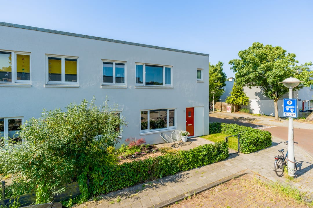 Charming Two-Bedroom Apartment with Sunny South-Facing Balcony in Historic Betondorp — 28