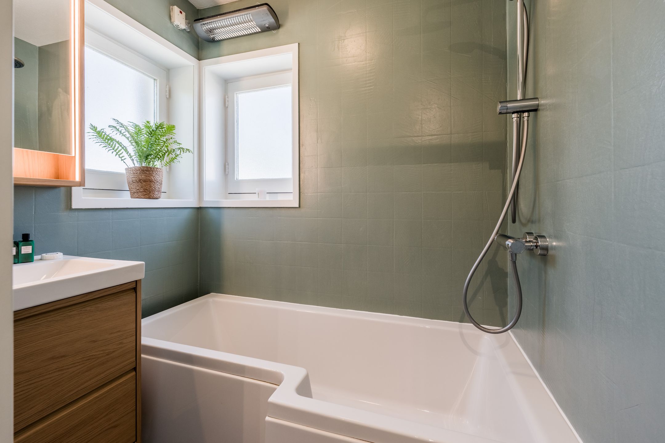 Charming Two-Bedroom Apartment with Sunny South-Facing Balcony in Historic Betondorp — 18