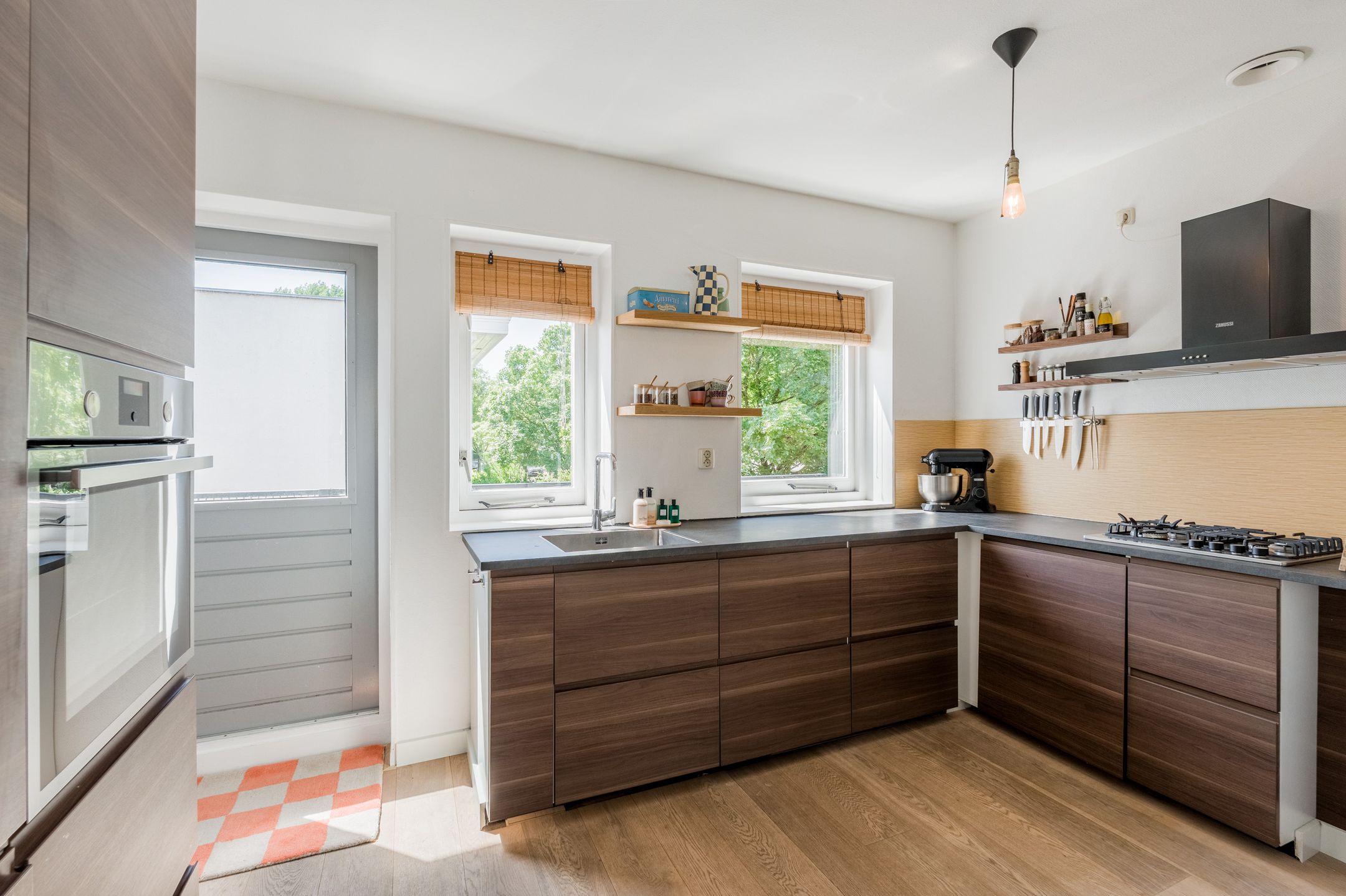 Charming Two-Bedroom Apartment with Sunny South-Facing Balcony in Historic Betondorp — 9
