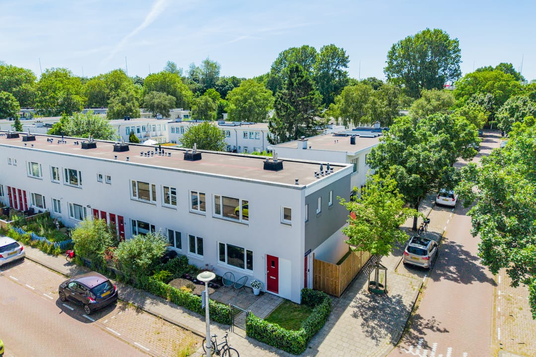 Charming Two-Bedroom Apartment with Sunny South-Facing Balcony in Historic Betondorp — 41