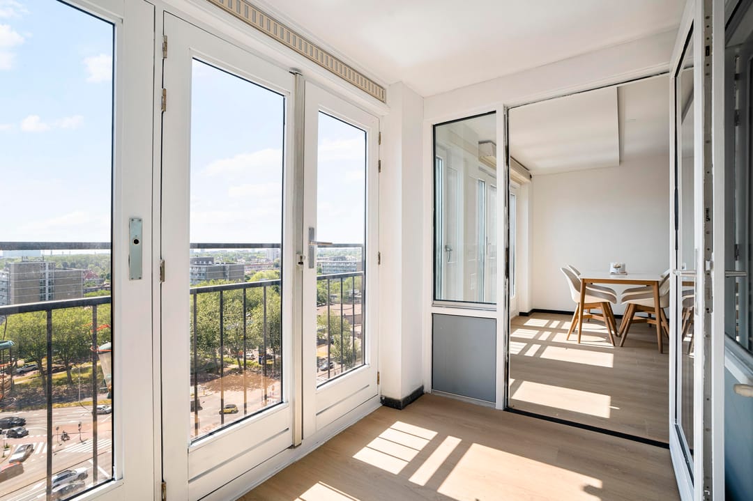 Modern Apartment with Parking and Water Views in The Hague — 8