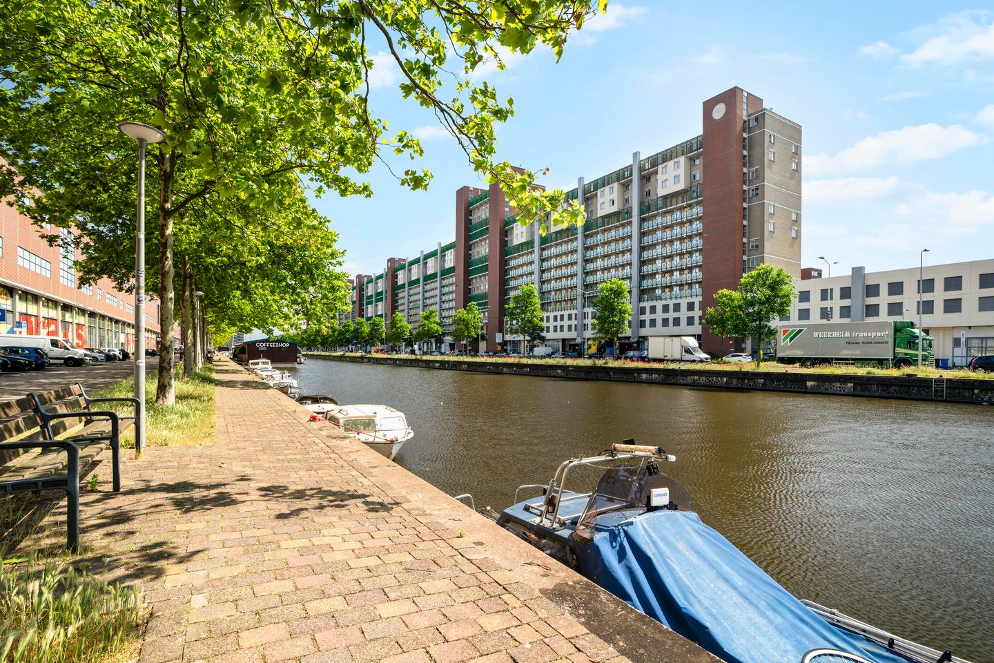 Modern Apartment with Parking and Water Views in The Hague — 25