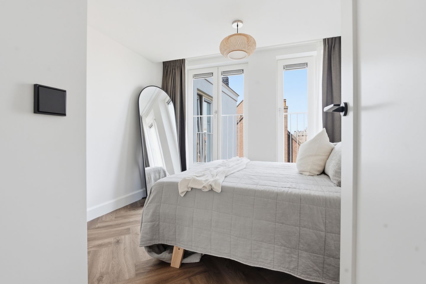 High-End Renovated Freehold Apartment with Private Rooftop Terrace in Amsterdam Oud-Zuid — 14