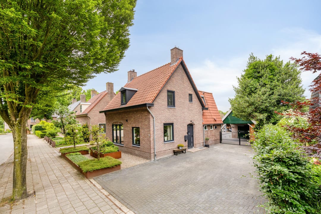 Characterful Detached Family Home with Modern 2025 Renovations in Forest-Adjacent Setting — 28