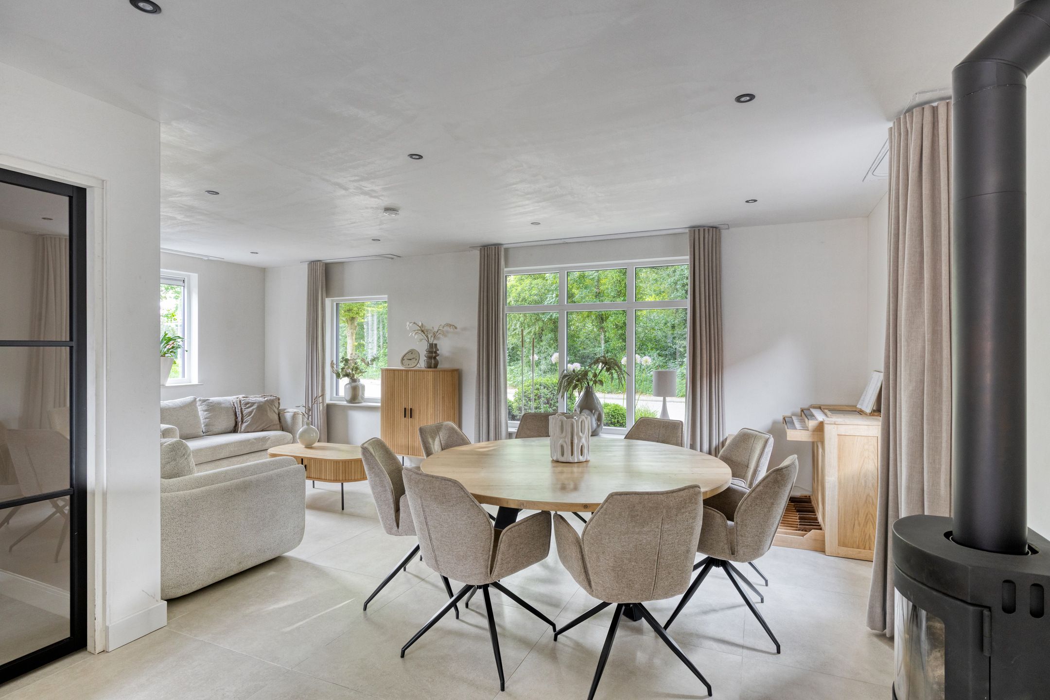 Characterful Detached Family Home with Modern 2025 Renovations in Forest-Adjacent Setting — 9