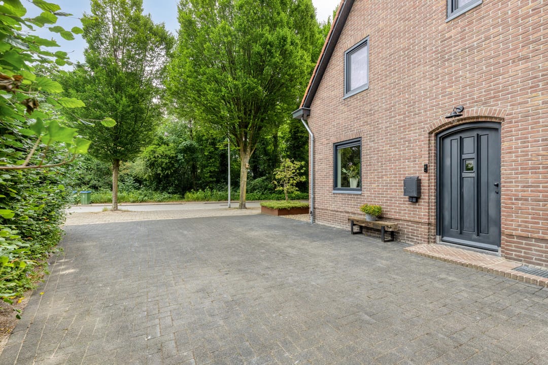 Characterful Detached Family Home with Modern 2025 Renovations in Forest-Adjacent Setting — 7
