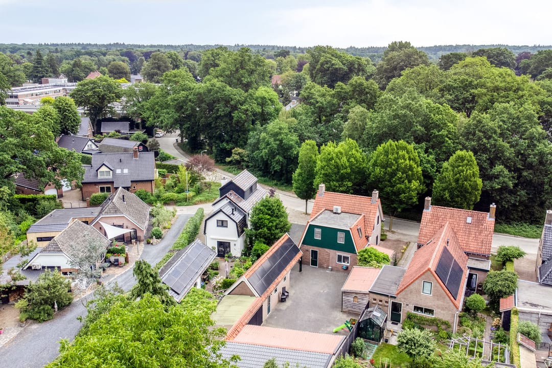 Characterful Detached Family Home with Modern 2025 Renovations in Forest-Adjacent Setting — 41