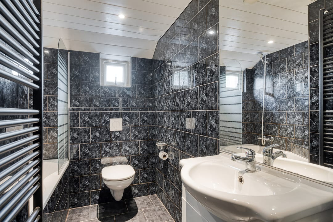 Characterful Detached Family Home with Modern 2025 Renovations in Forest-Adjacent Setting — 17