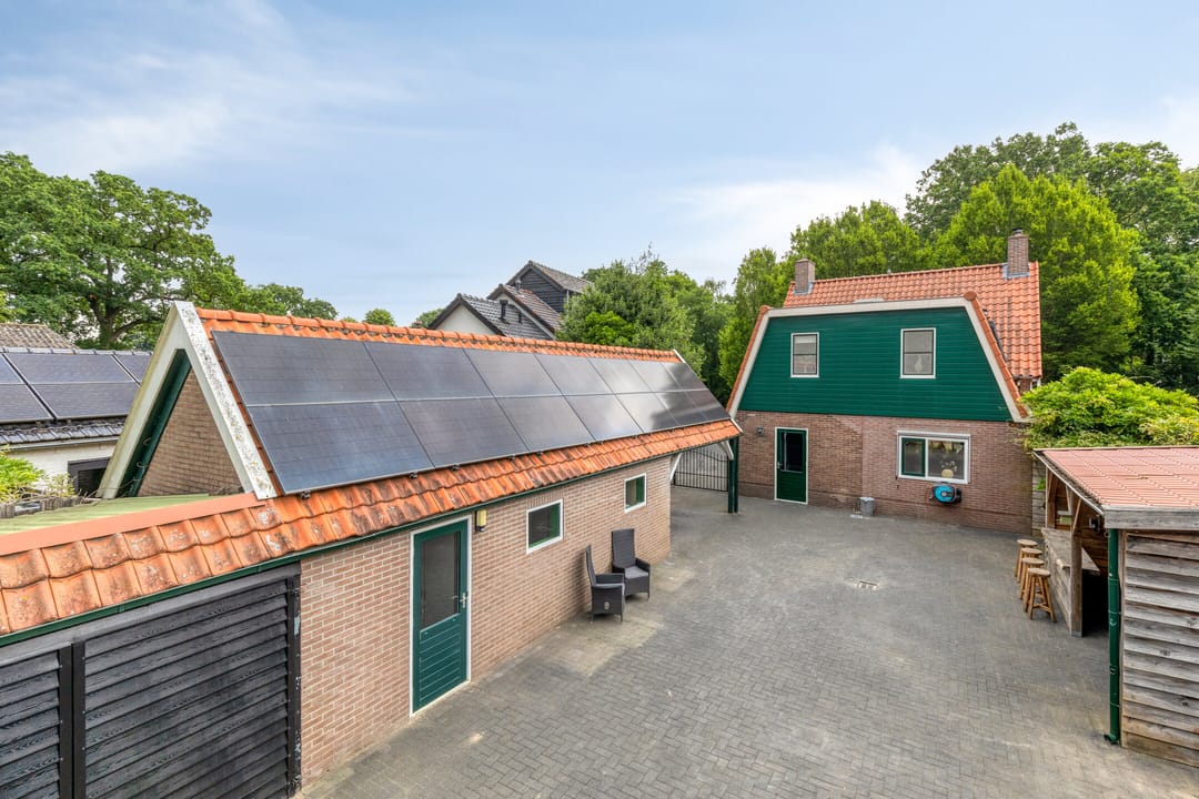 Characterful Detached Family Home with Modern 2025 Renovations in Forest-Adjacent Setting — 38