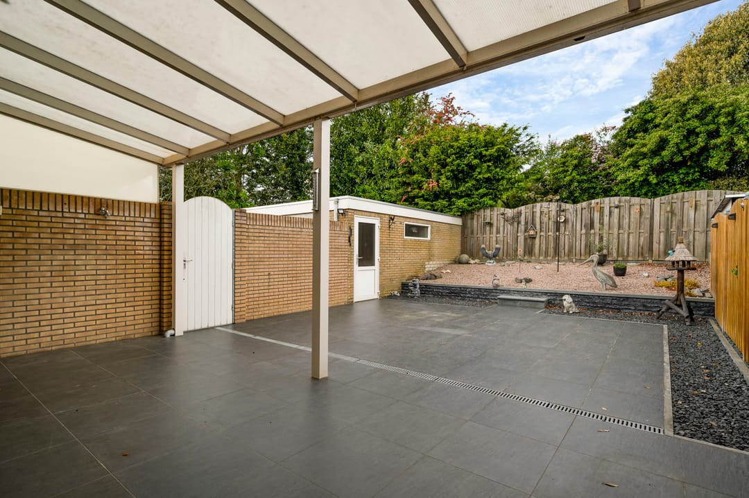 Spacious Semi-Detached Home with Large Garage in Maasniel — 16