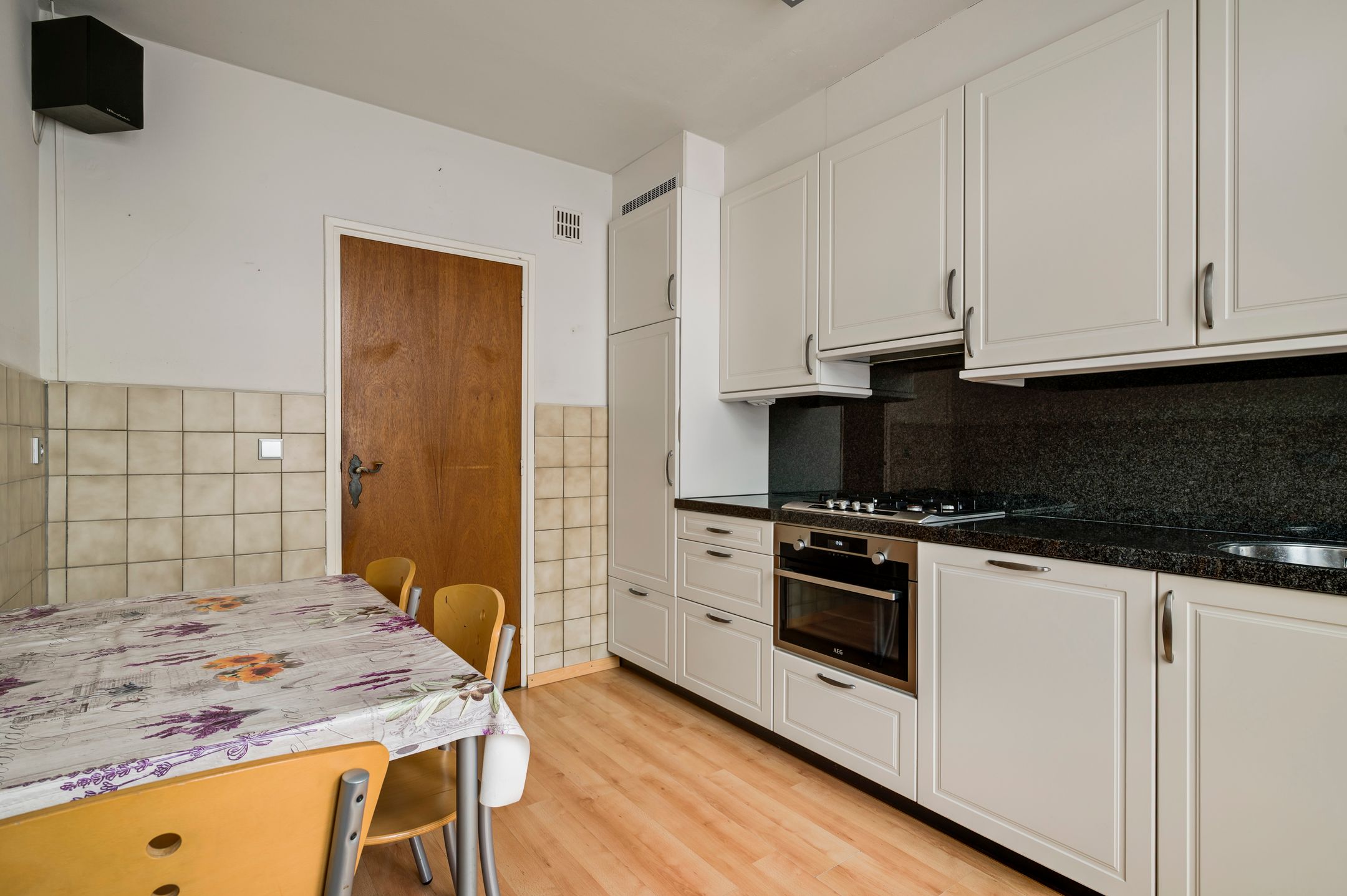 Spacious Semi-Detached Home with Large Garage in Maasniel — 9
