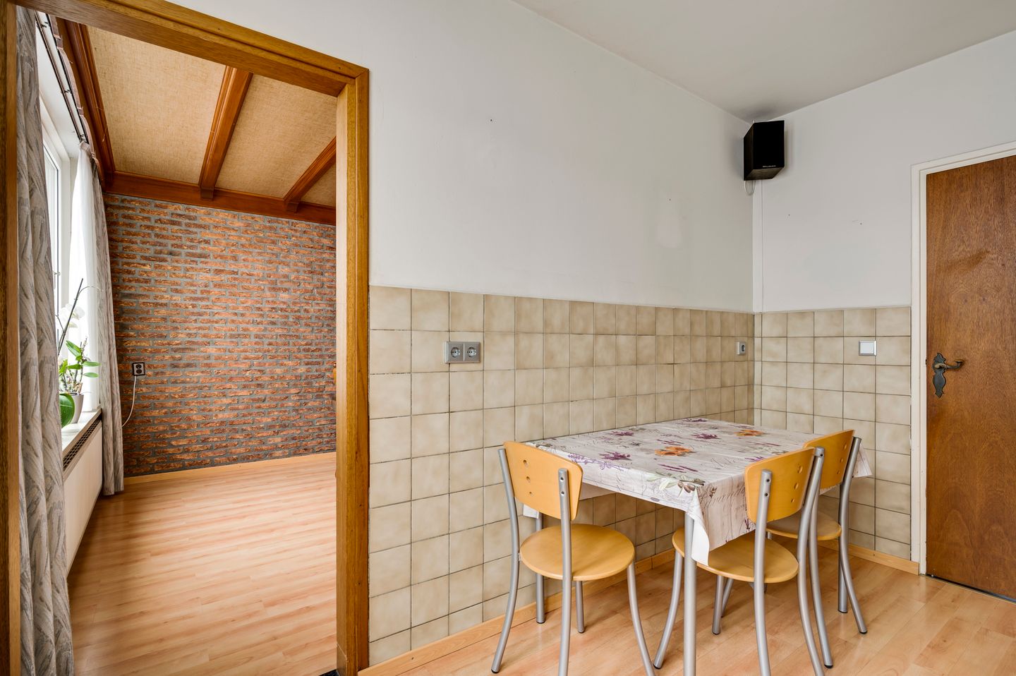 Spacious Semi-Detached Home with Large Garage in Maasniel — 10