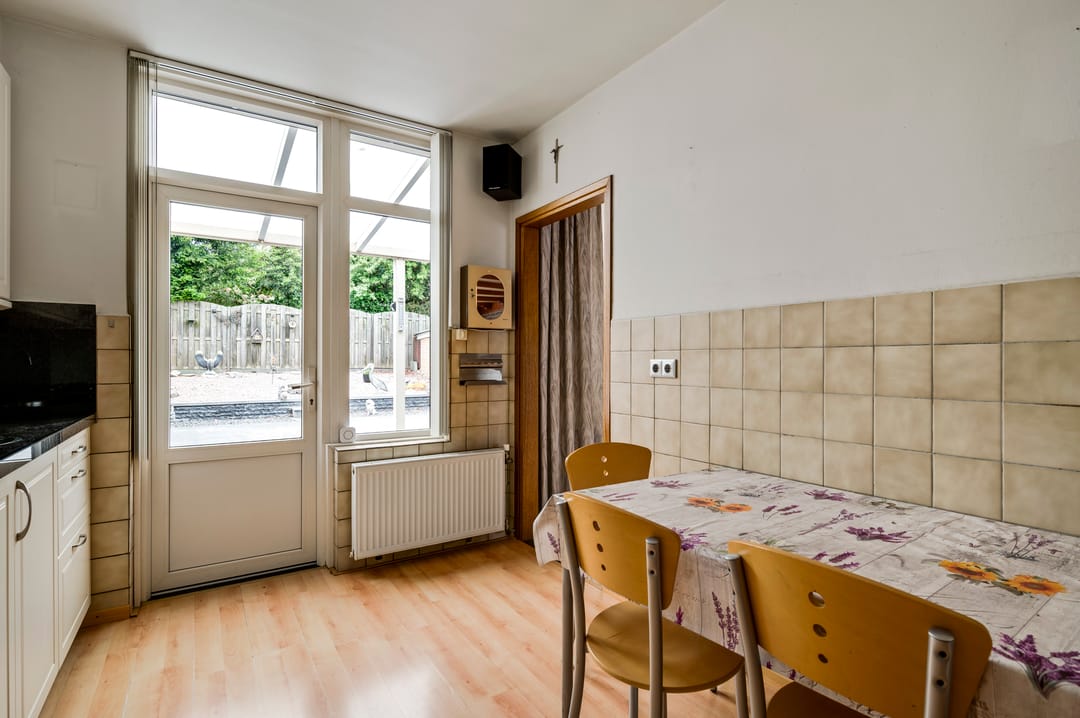 Spacious Semi-Detached Home with Large Garage in Maasniel — 8
