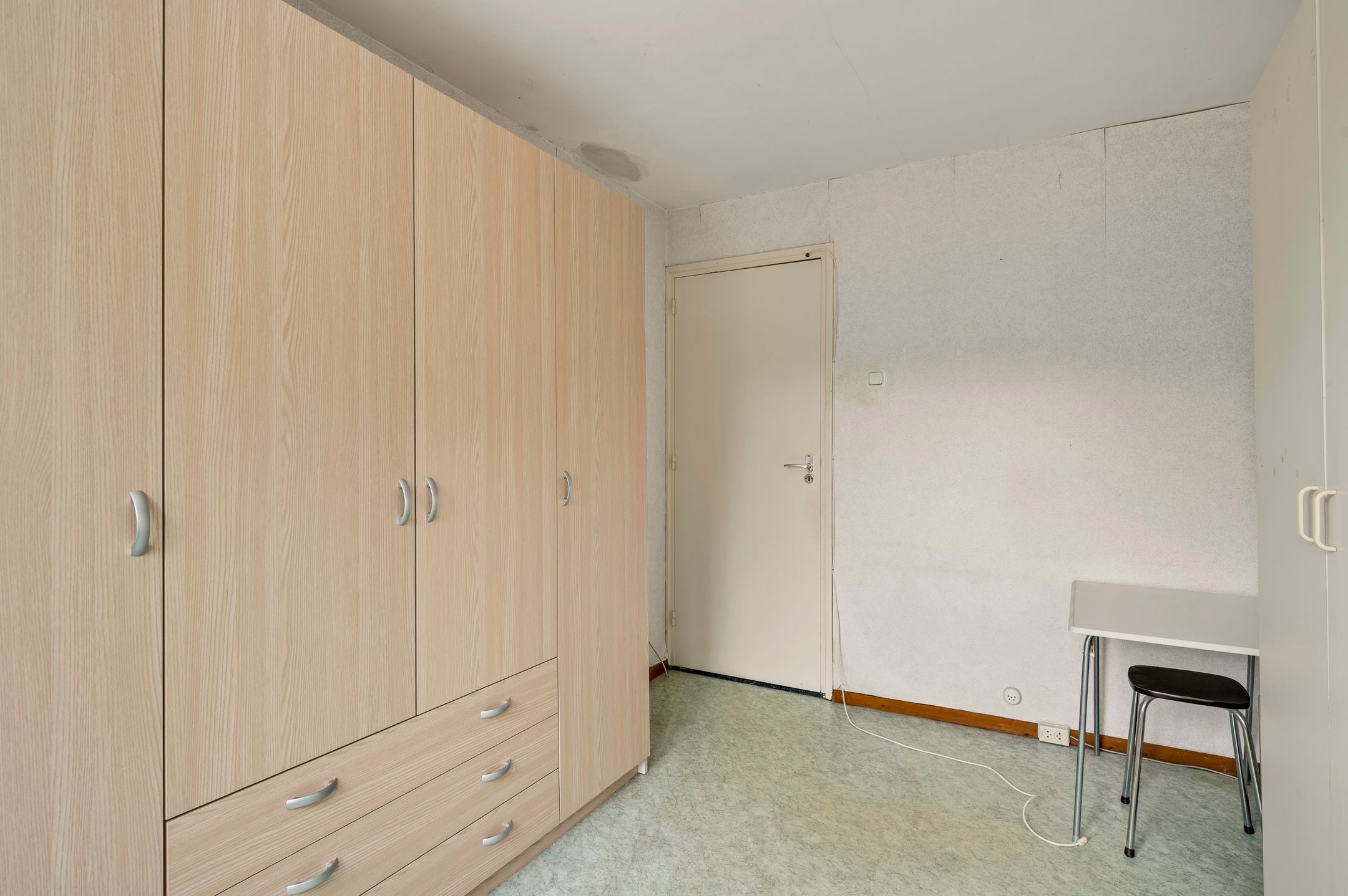 Spacious Semi-Detached Home with Large Garage in Maasniel — 30