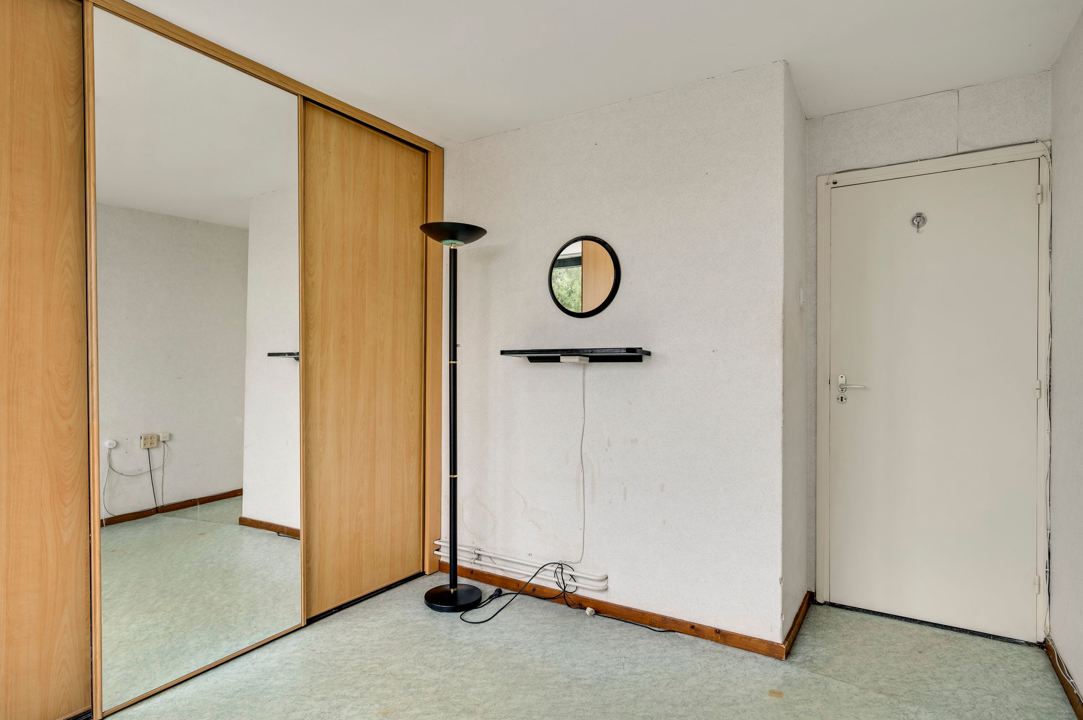 Spacious Semi-Detached Home with Large Garage in Maasniel — 24