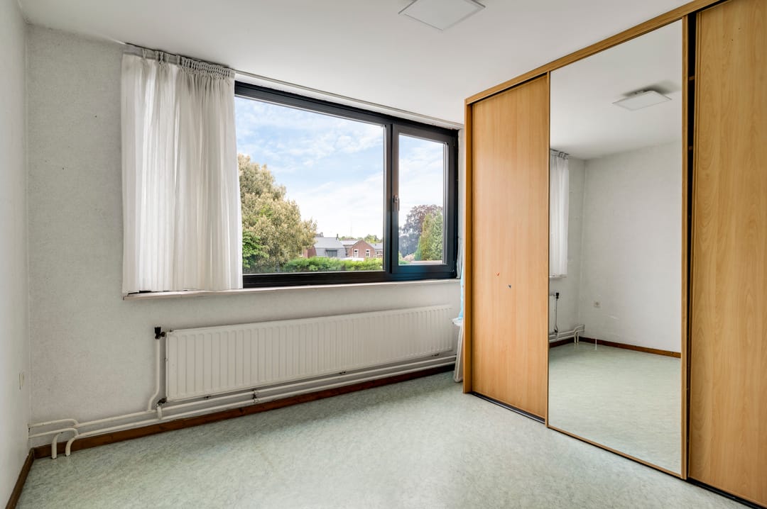 Spacious Semi-Detached Home with Large Garage in Maasniel — 23