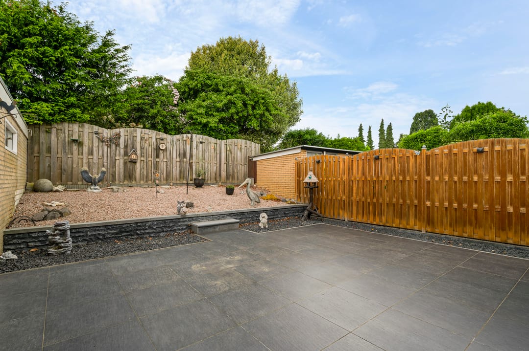 Spacious Semi-Detached Home with Large Garage in Maasniel — 17