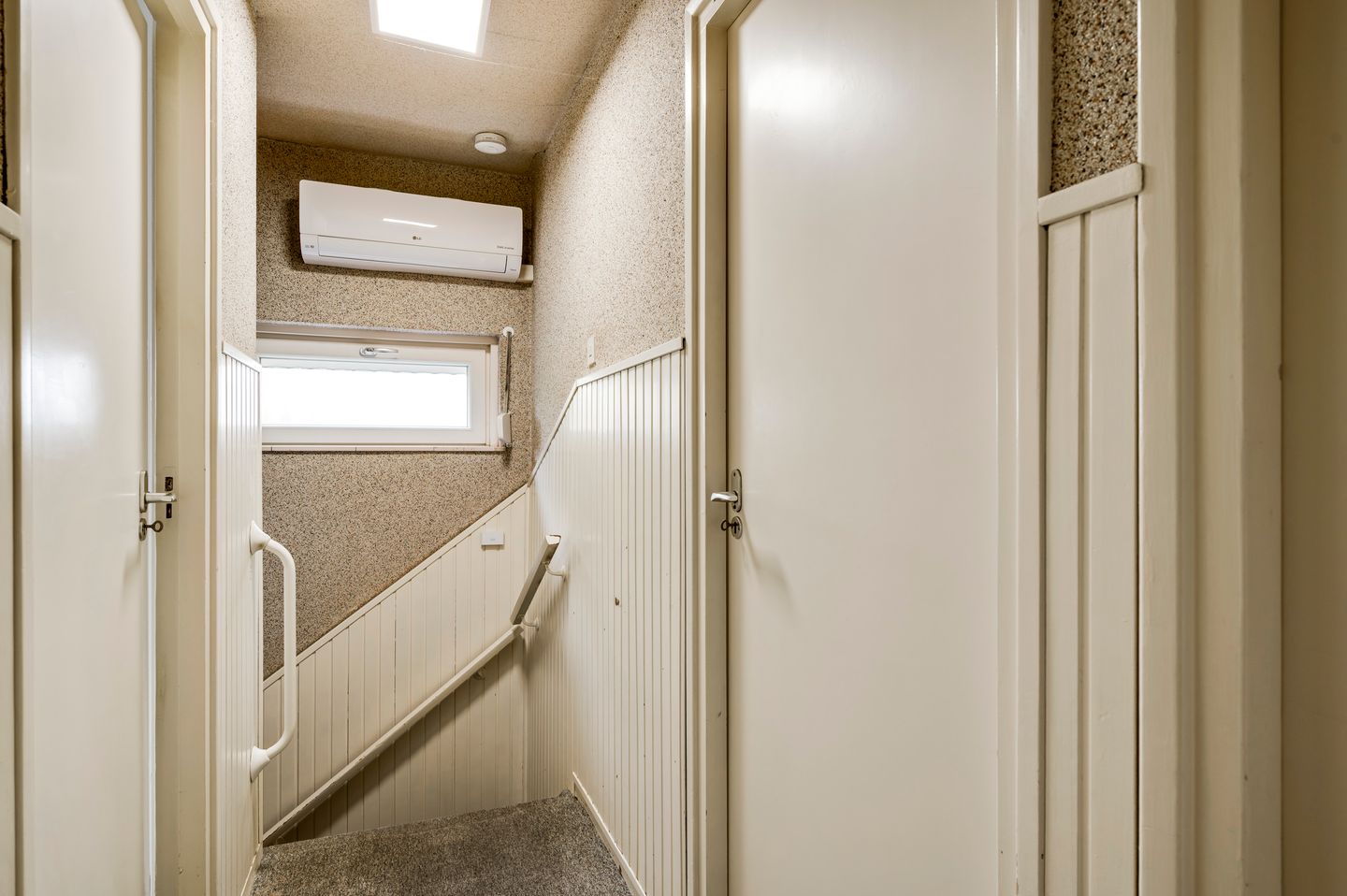 Spacious Semi-Detached Home with Large Garage in Maasniel — 20