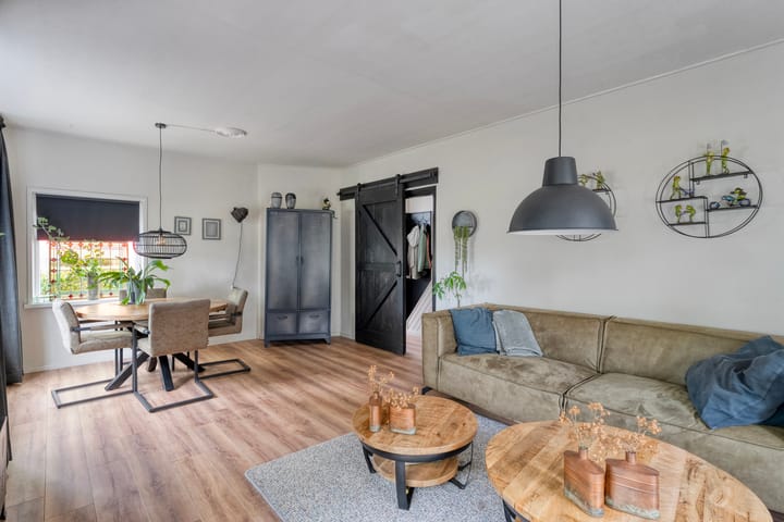 Photo 3 of van Limburg Stirumstraat 83