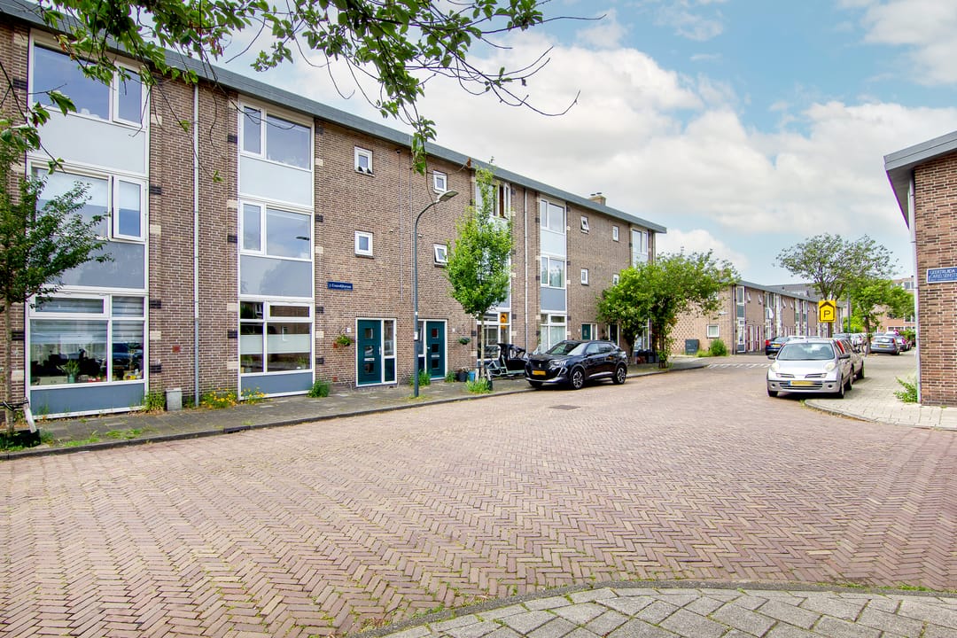 Spacious and Sustainable Family Home with Six Bedrooms in Haarlem Amsterdamsebuurt — 38