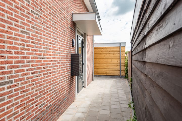 Photo 4 of Netterdensestraat 2