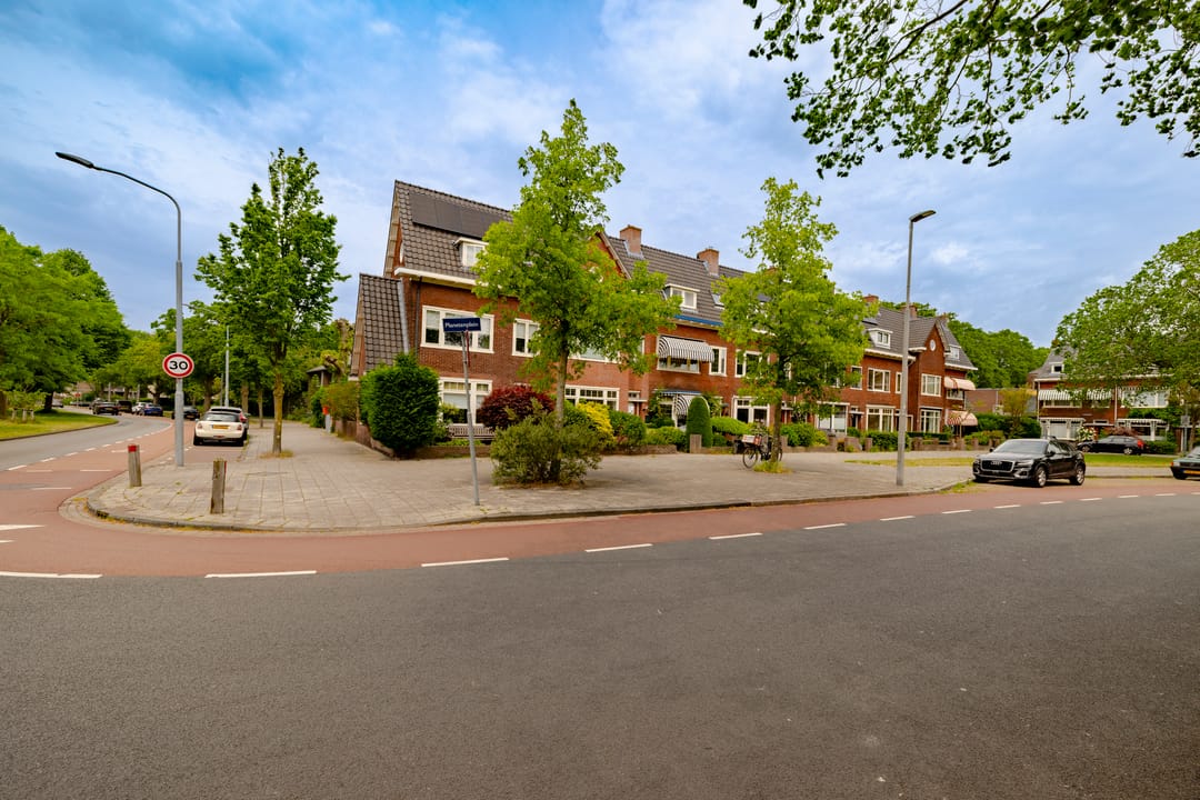 Spacious 1930s Terraced House with 6 Bedrooms in Popular Haarlem Neighborhood — 58