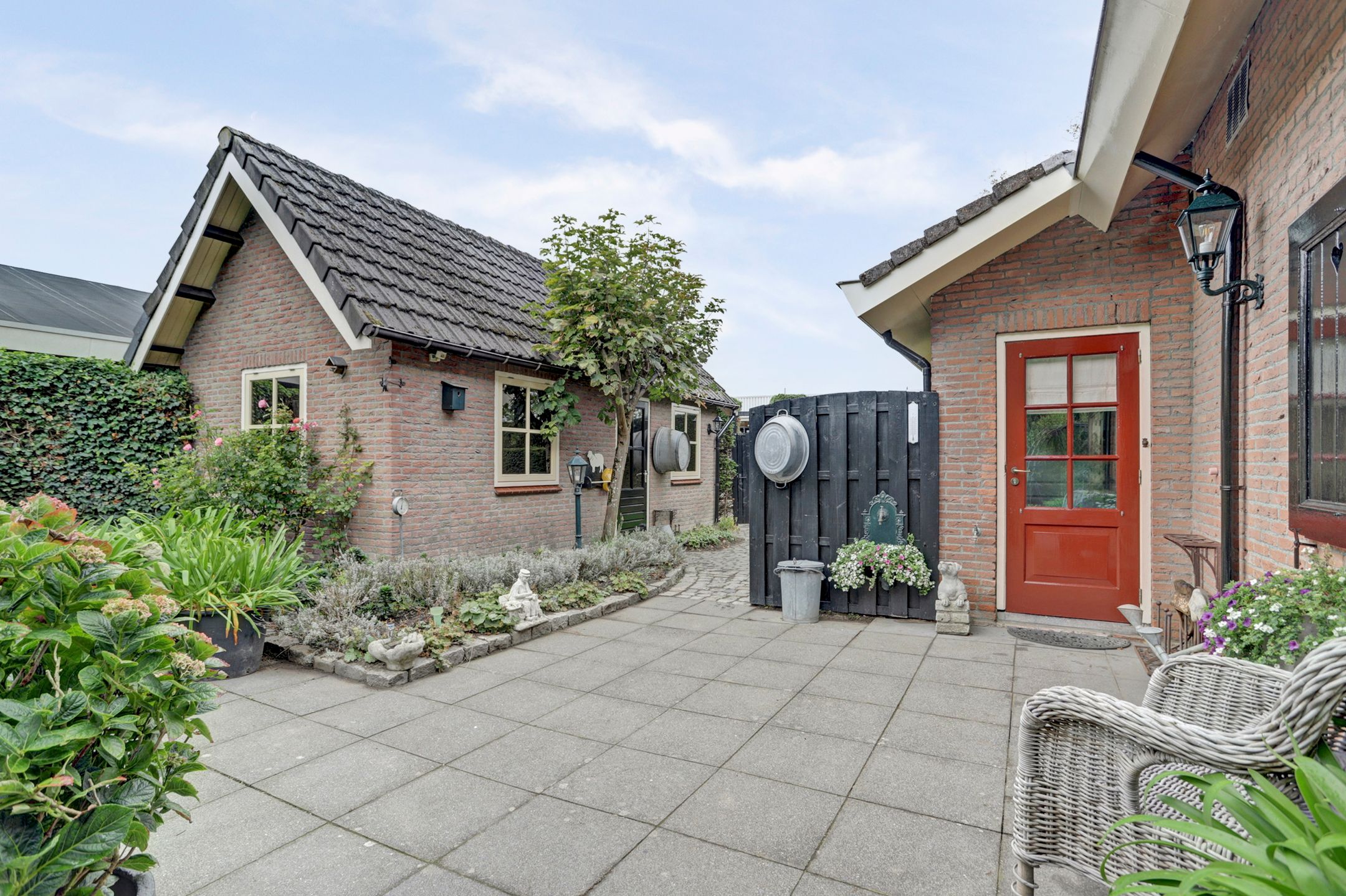 Characterful Country House with Spacious Garden in Green Setting Near Goes — 42