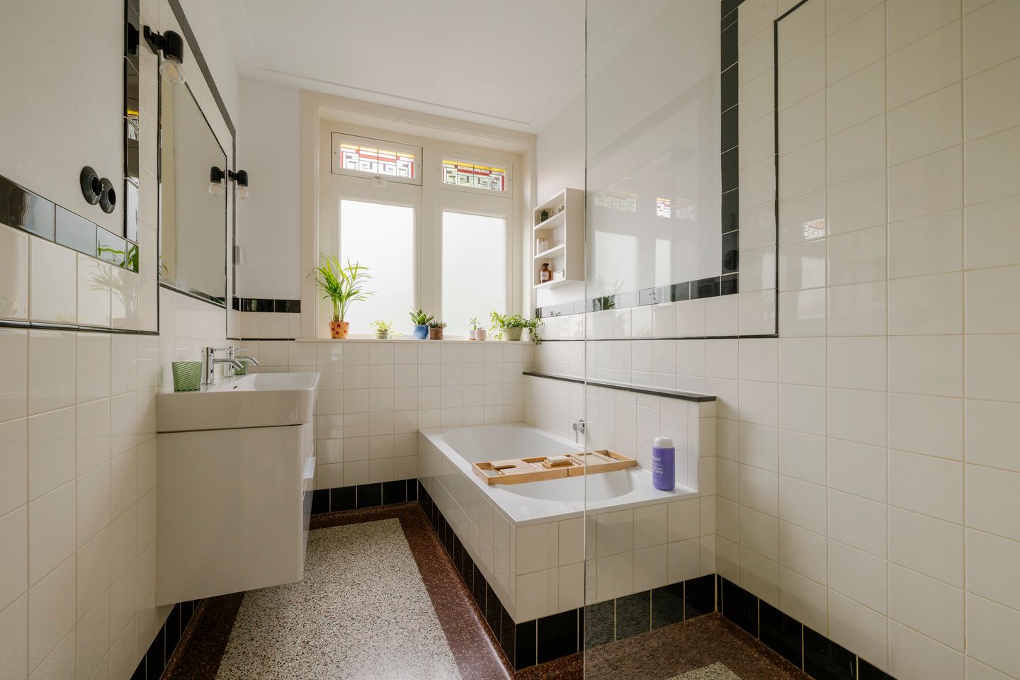 Spacious 1930s Terraced House with 6 Bedrooms in Popular Haarlem Neighborhood — 34