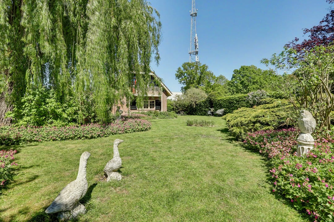 Characterful Country House with Spacious Garden in Green Setting Near Goes — 43