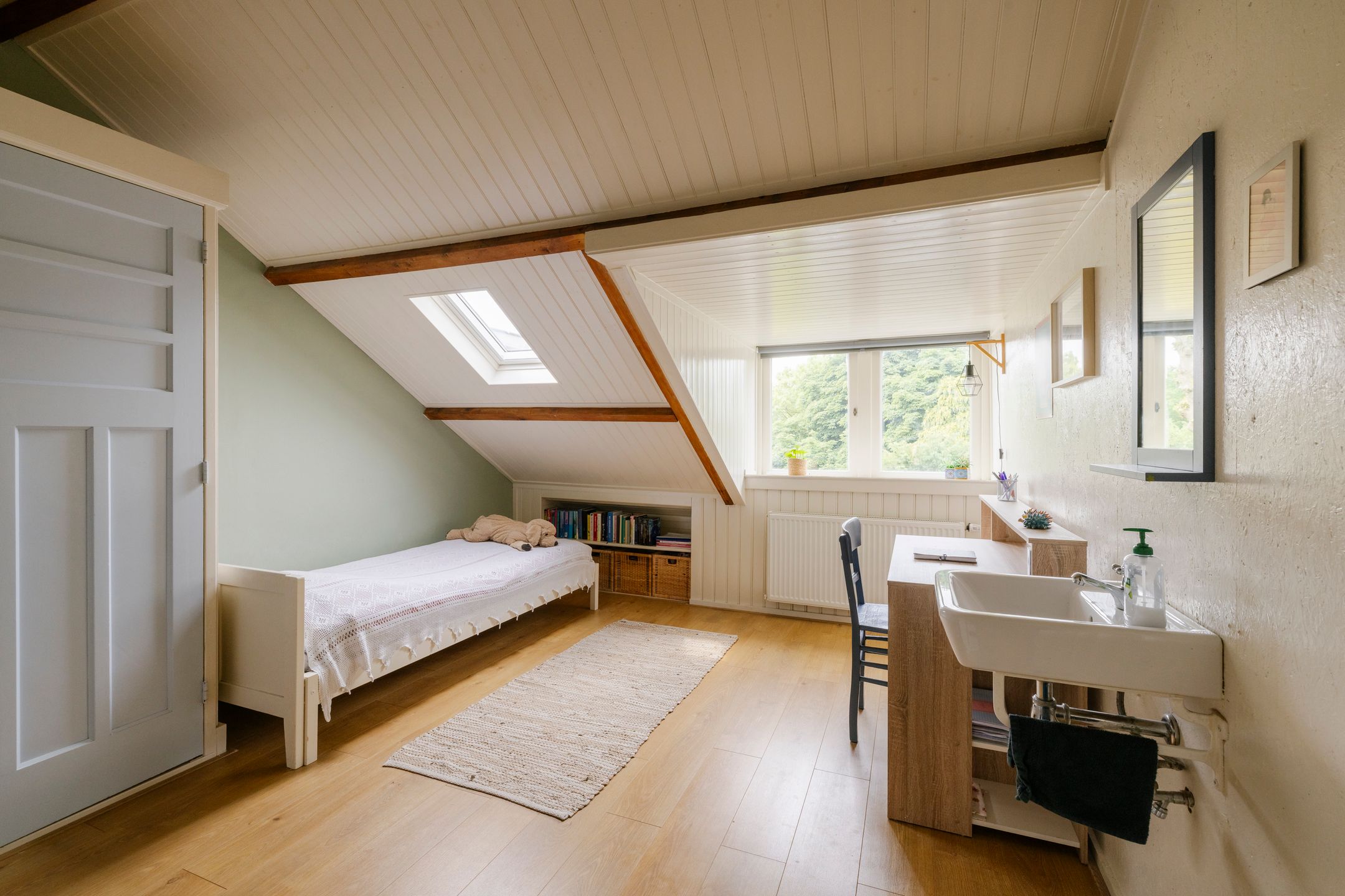 Spacious 1930s Terraced House with 6 Bedrooms in Popular Haarlem Neighborhood — 42
