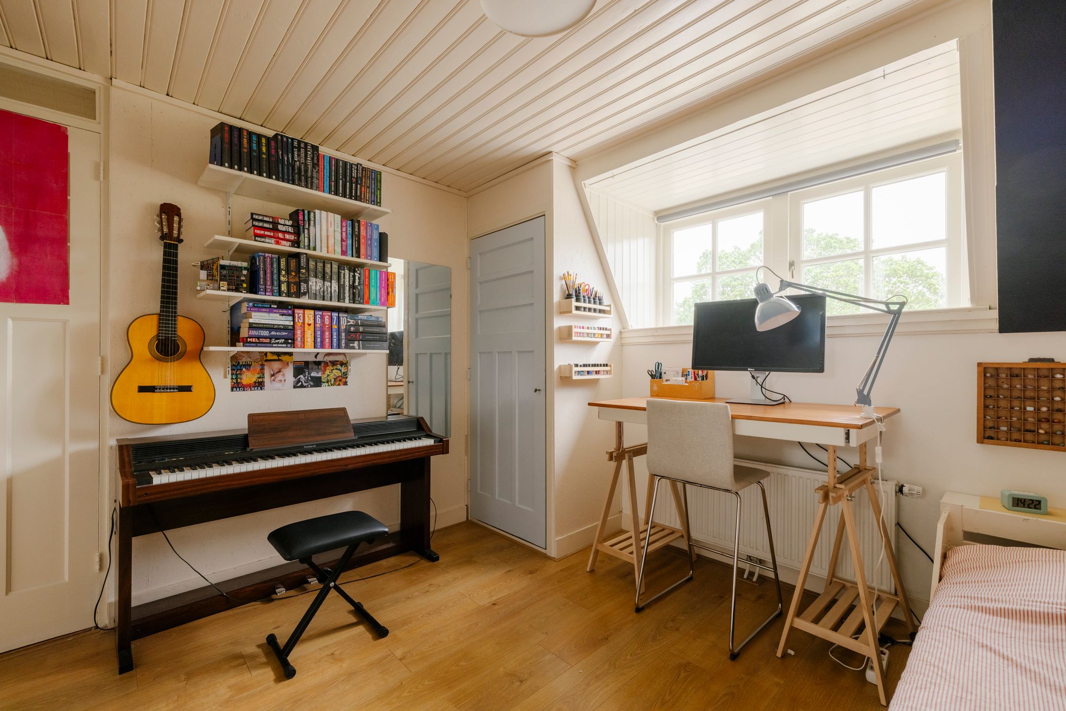 Spacious 1930s Terraced House with 6 Bedrooms in Popular Haarlem Neighborhood — 45