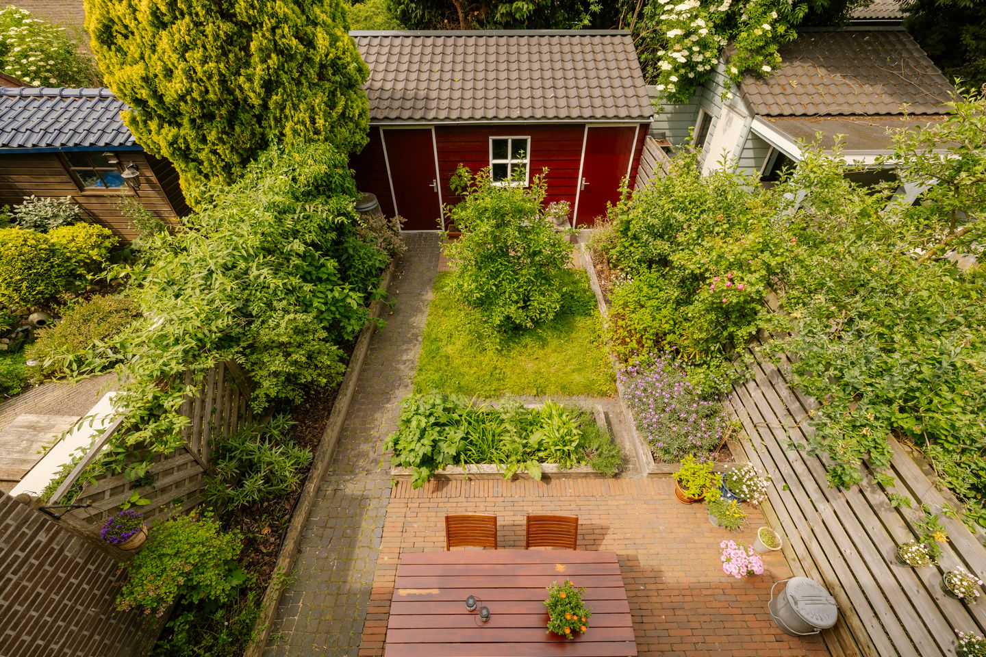 Spacious 1930s Terraced House with 6 Bedrooms in Popular Haarlem Neighborhood — 29