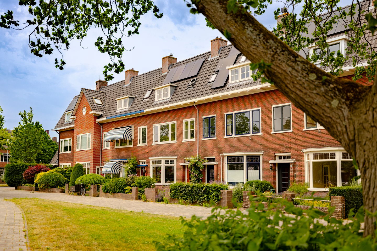 Spacious 1930s Terraced House with 6 Bedrooms in Popular Haarlem Neighborhood — 55