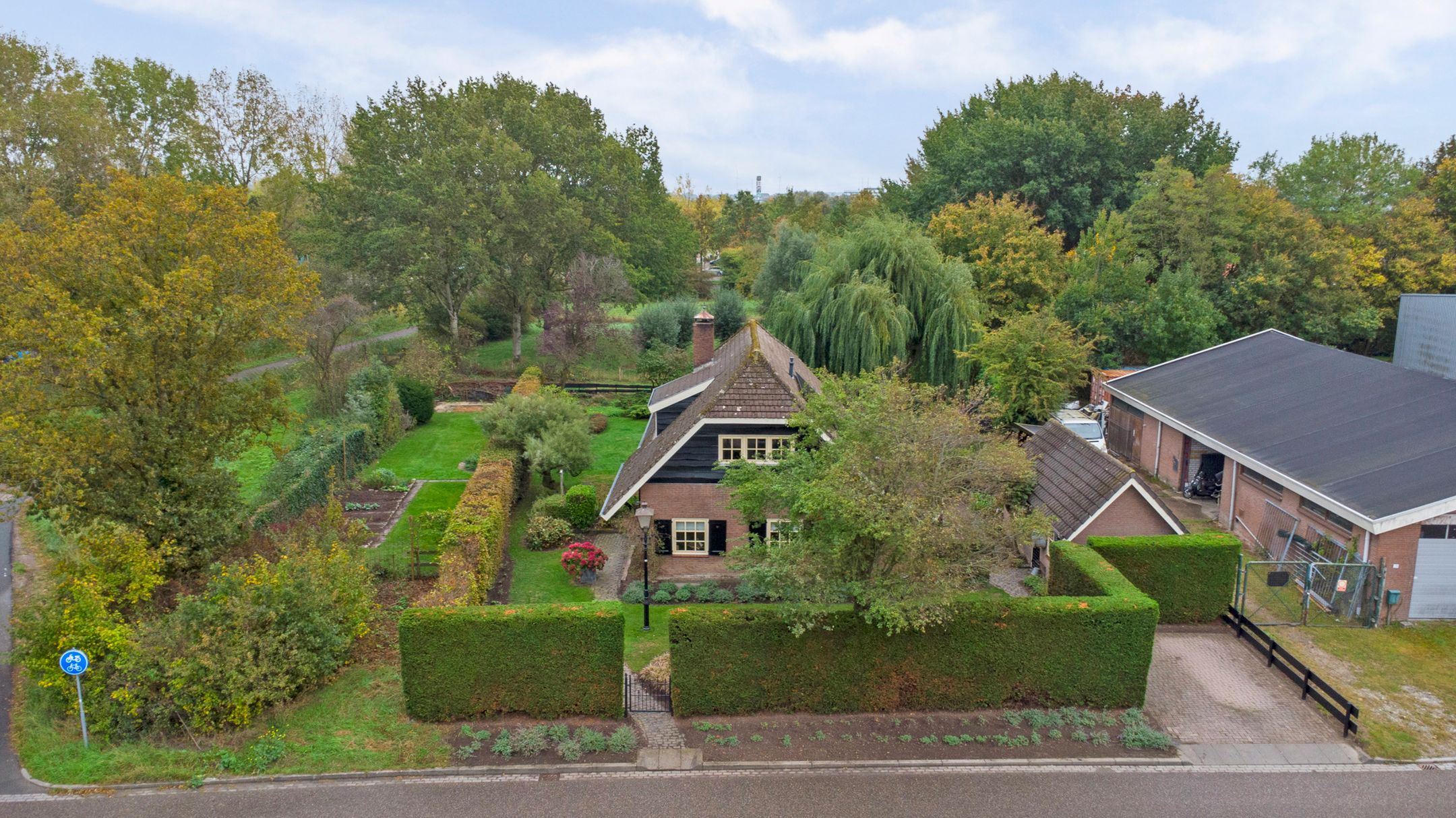 Characterful Country House with Spacious Garden in Green Setting Near Goes — 72