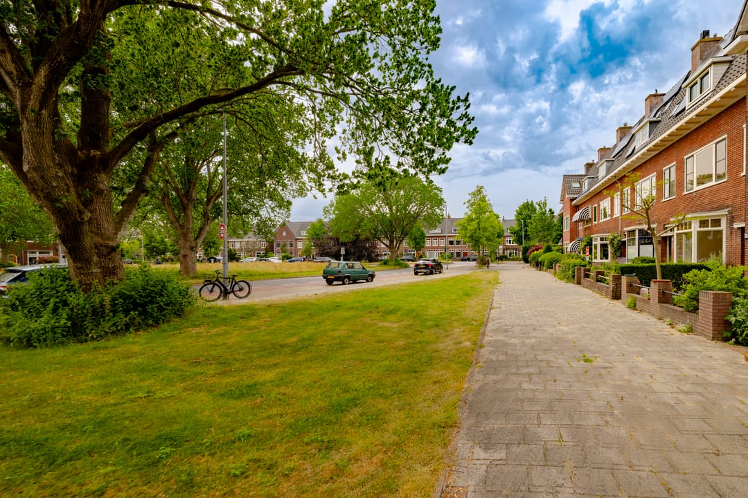 Spacious 1930s Terraced House with 6 Bedrooms in Popular Haarlem Neighborhood — 56