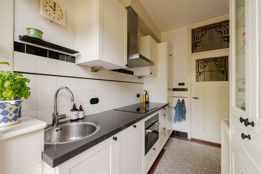 Spacious 1930s Terraced House with 6 Bedrooms in Popular Haarlem Neighborhood — 13
