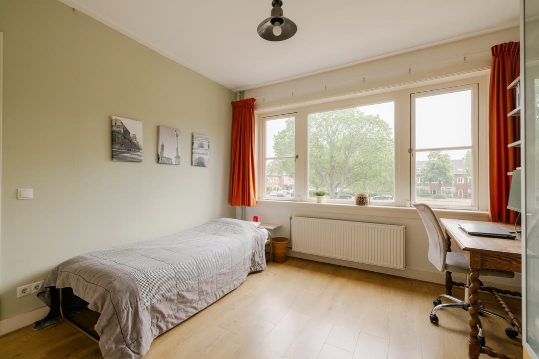 Spacious 1930s Terraced House with 6 Bedrooms in Popular Haarlem Neighborhood — 31
