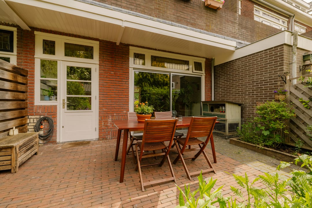 Spacious 1930s Terraced House with 6 Bedrooms in Popular Haarlem Neighborhood — 17