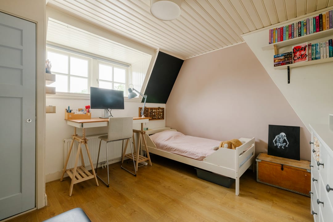 Spacious 1930s Terraced House with 6 Bedrooms in Popular Haarlem Neighborhood — 46