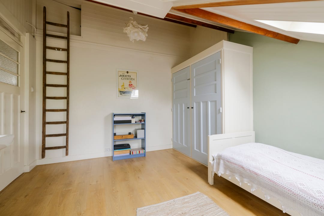Spacious 1930s Terraced House with 6 Bedrooms in Popular Haarlem Neighborhood — 43