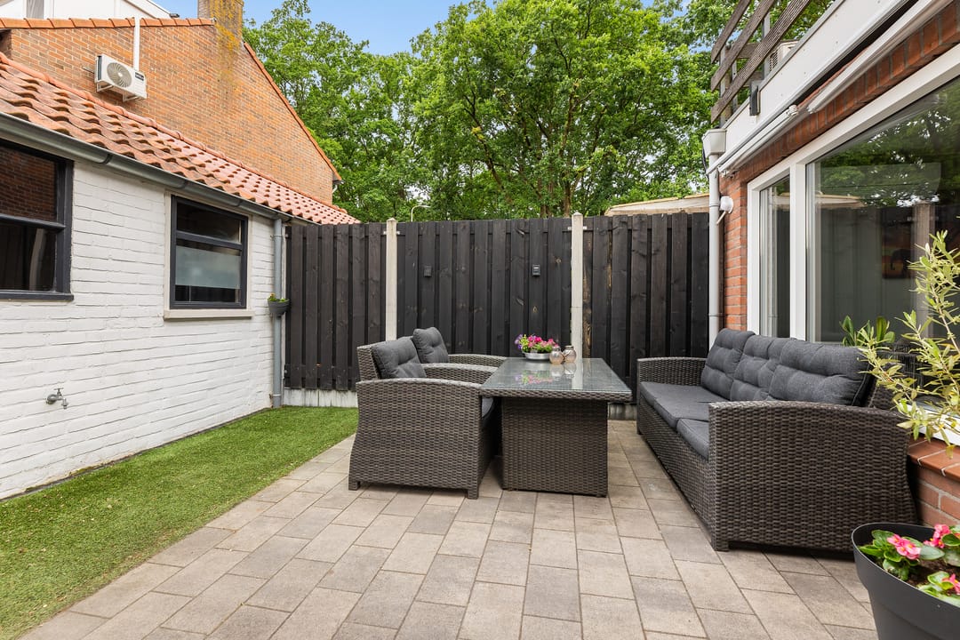 Extended Family Terraced Home with Southwest Garden in 't Harde — 32
