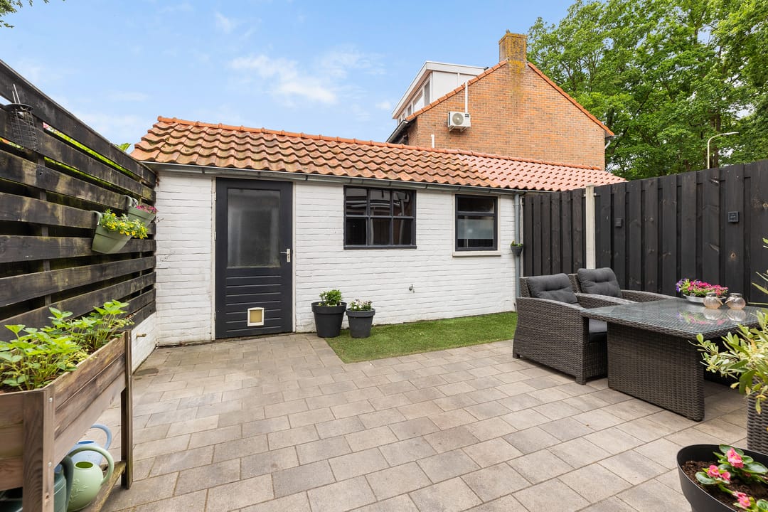 Extended Family Terraced Home with Southwest Garden in 't Harde — 31