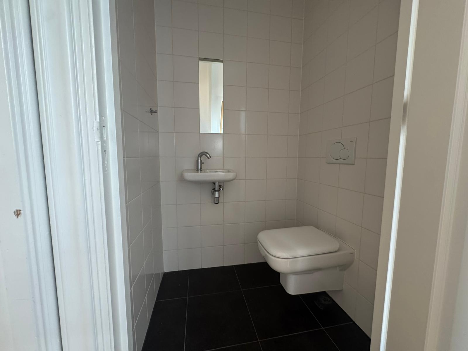 Photo 15 of Van de Veldestraat 6