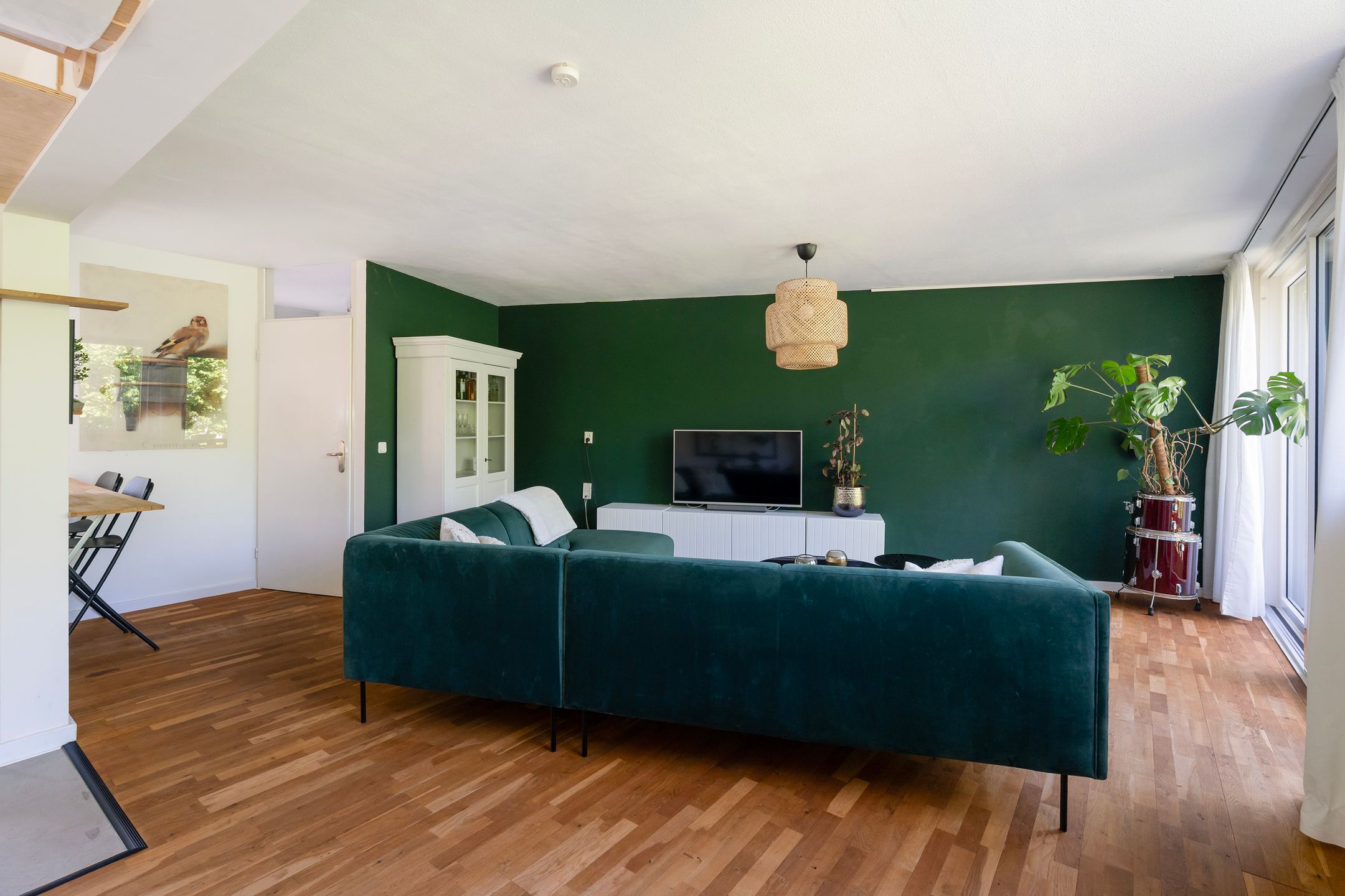 Spacious Double Upper-Floor Apartment with Balcony and Green Views in Leiden — 9