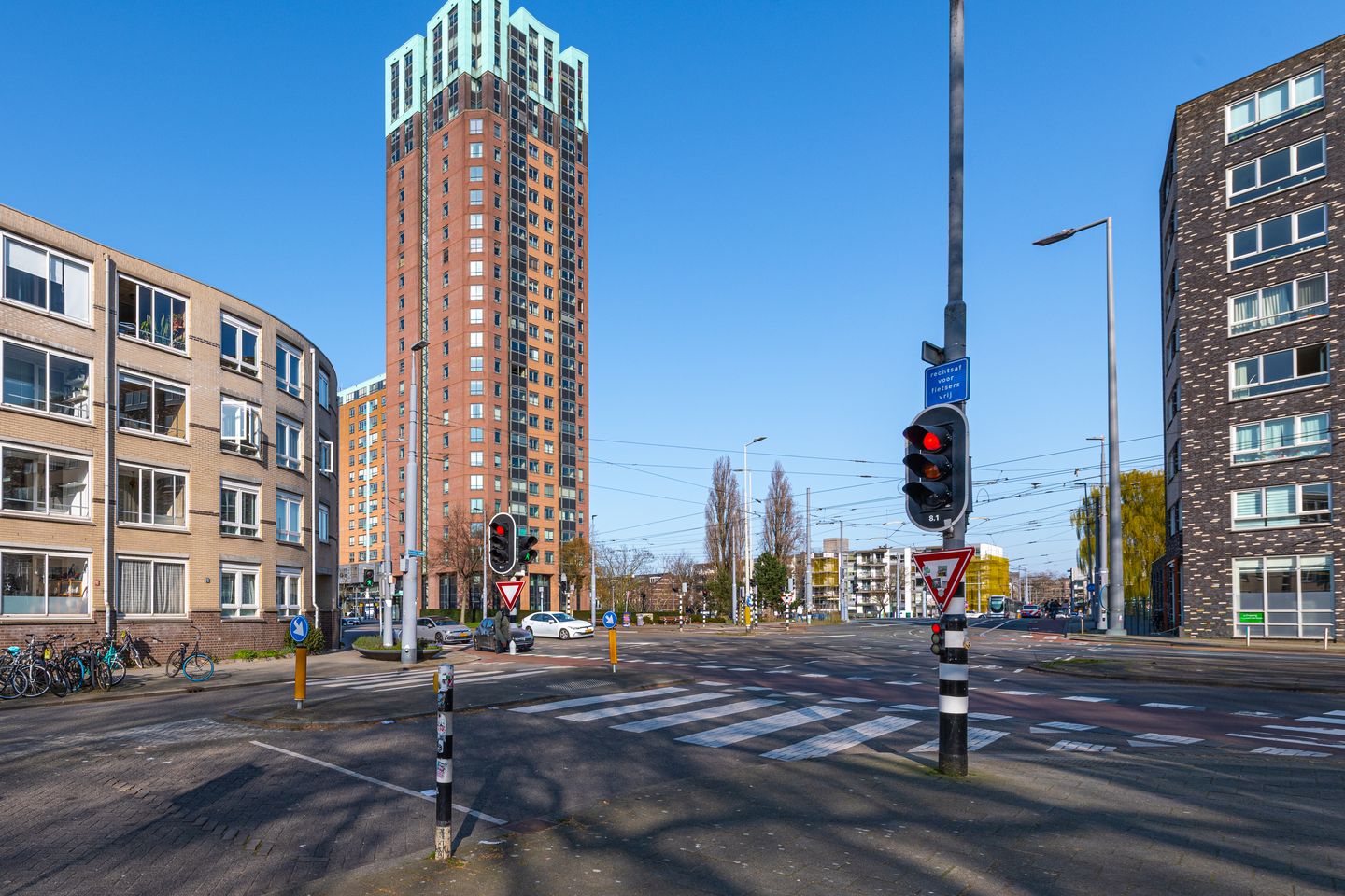 Spacious Ground Floor Apartment with Garden Near Kralingen — 40